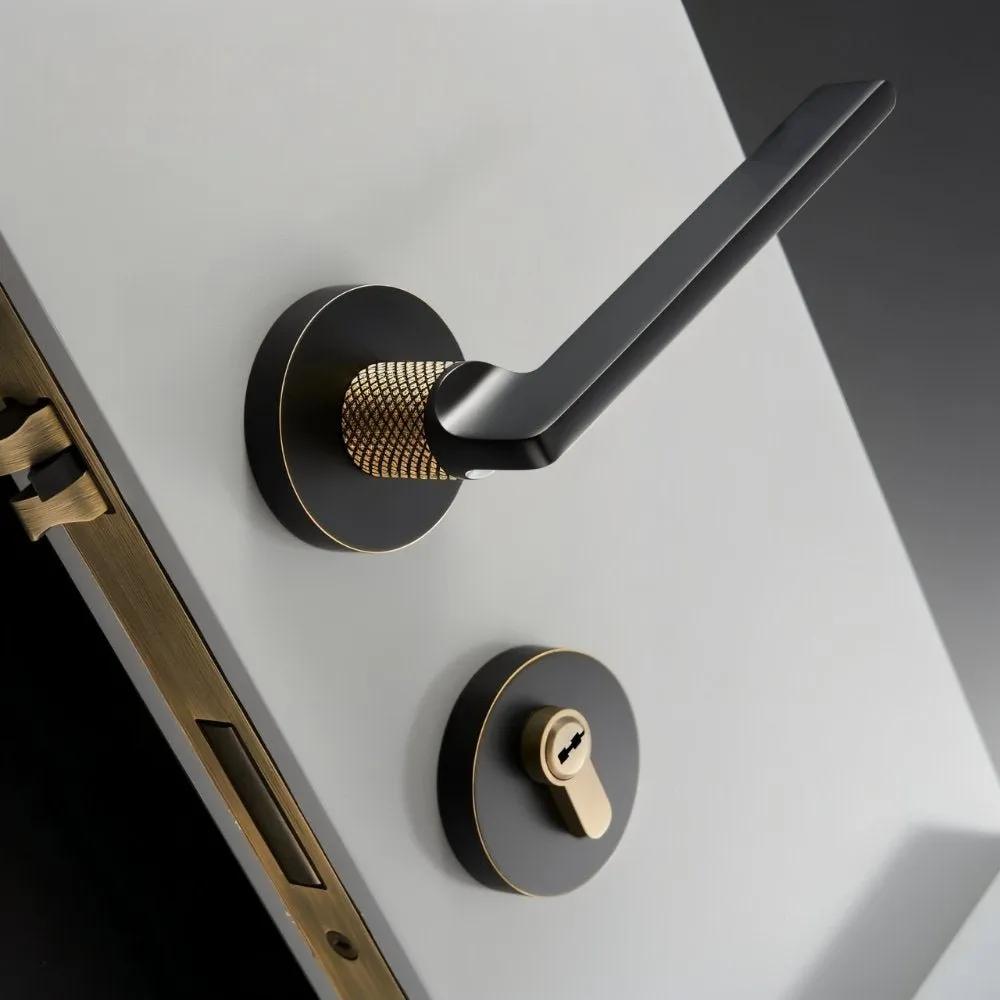 Sabaat Handle and Lock