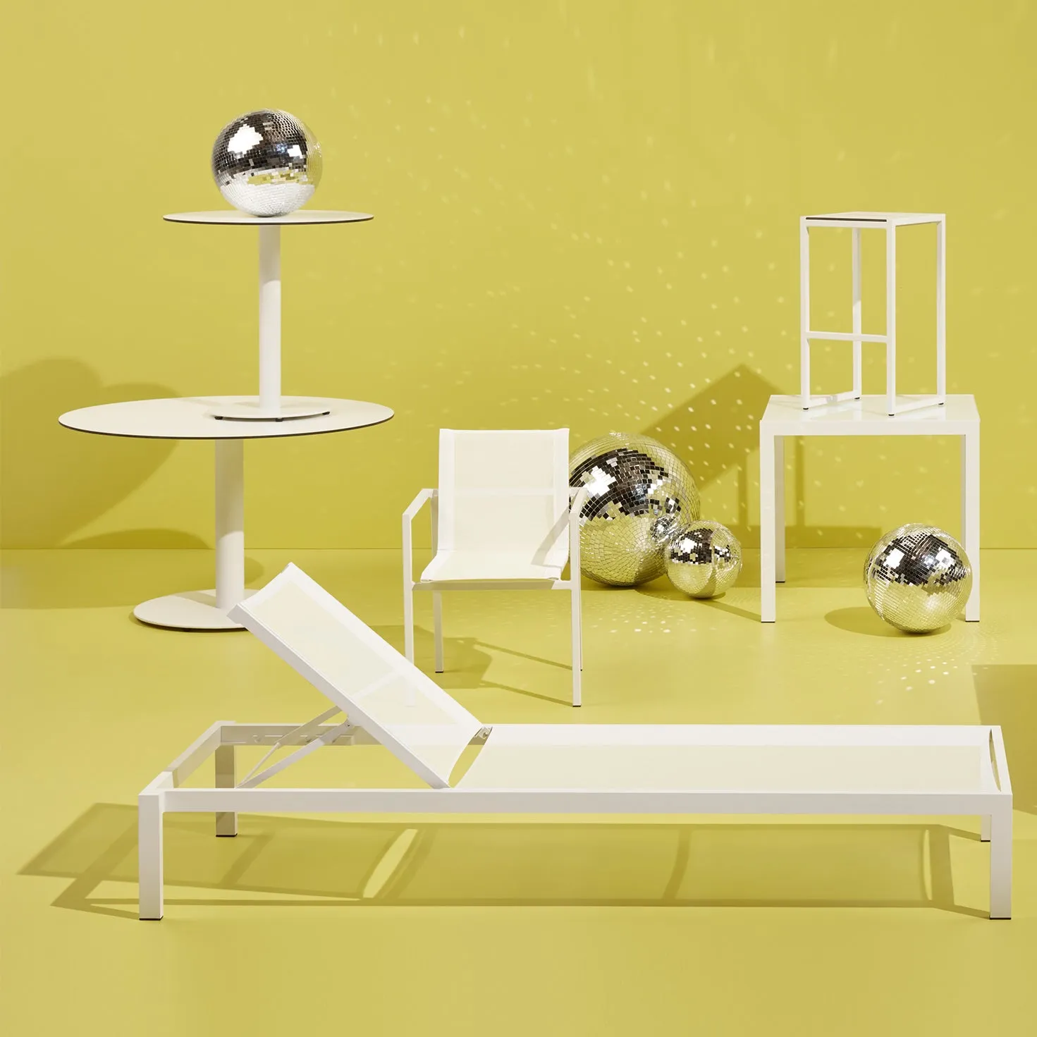 Skiff Outdoor Bar Table